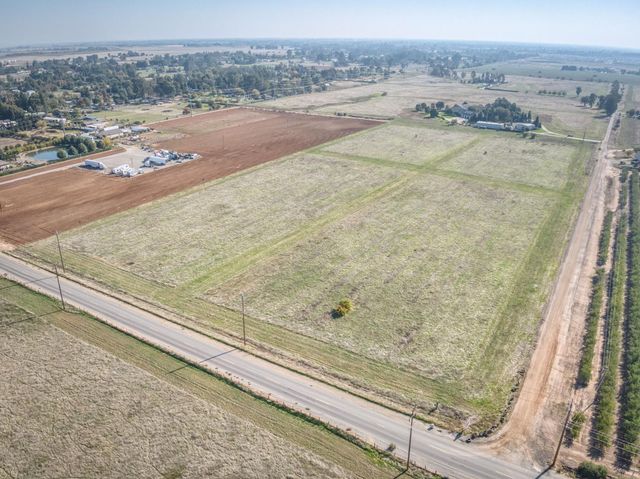 4715 E Copper Avenue, Clovis, CA 93619