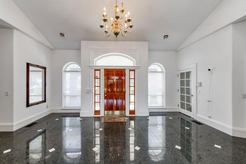 Image 19 of property listing at 4715 E Copper Avenue, Clovis, CA 93619