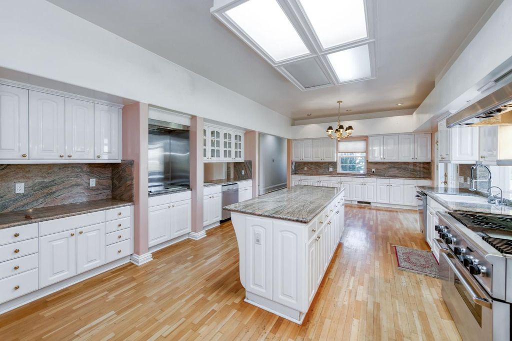 Image 30 of property listing at 4715 E Copper Avenue, Clovis, CA 93619