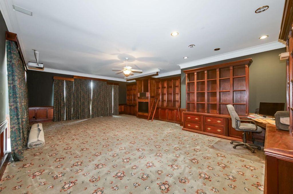 Image 45 of property listing at 4715 E Copper Avenue, Clovis, CA 93619