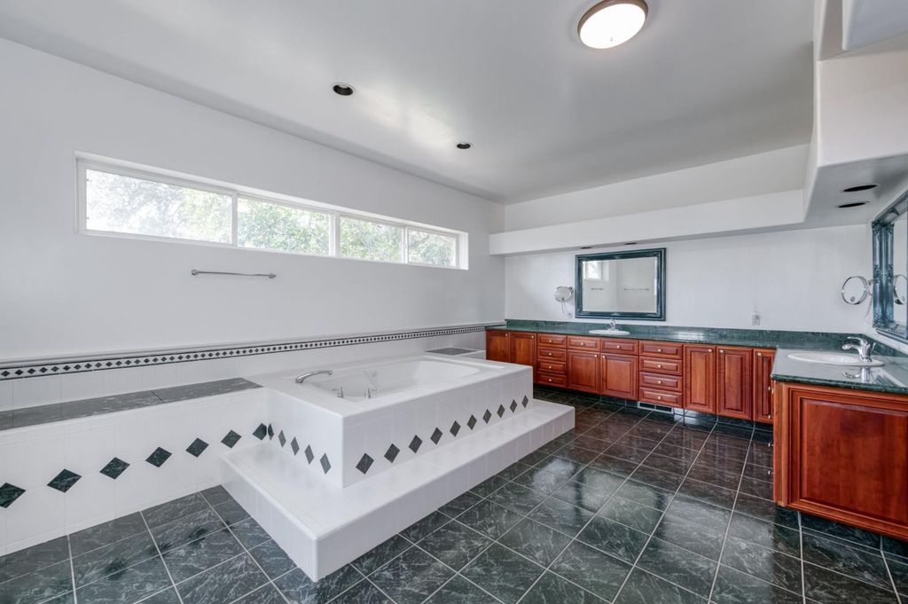 Image 67 of property listing at 4715 E Copper Avenue, Clovis, CA 93619