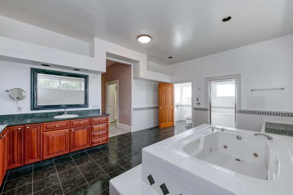 Image 68 of property listing at 4715 E Copper Avenue, Clovis, CA 93619