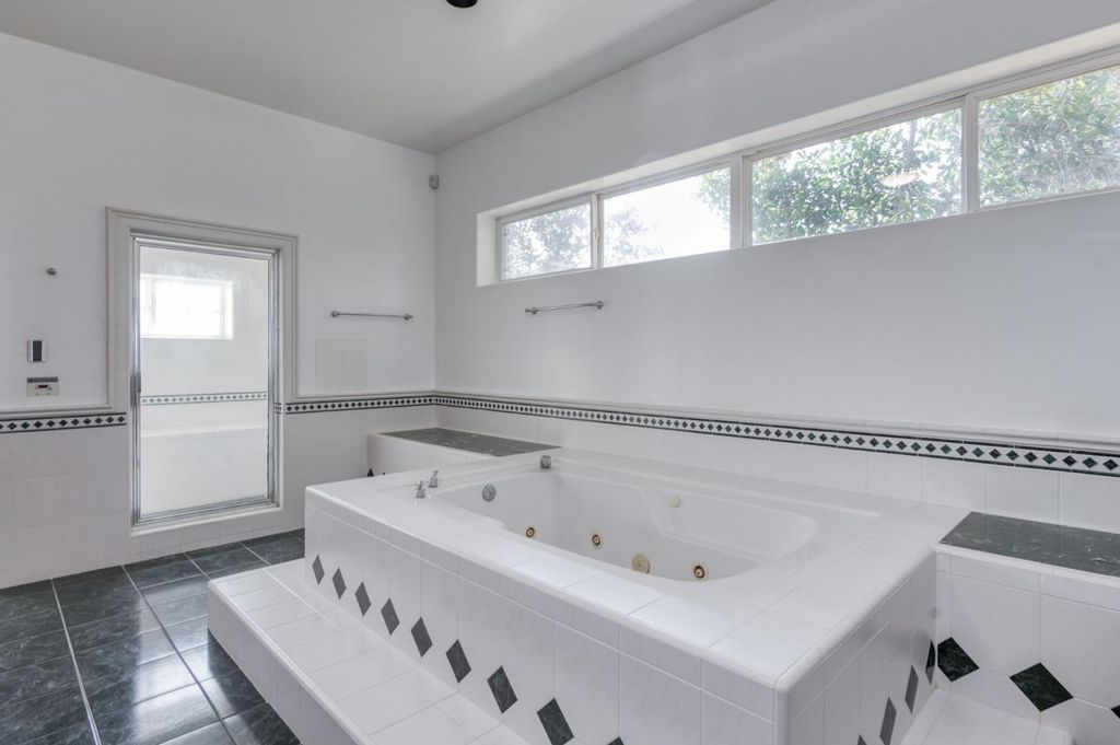 Image 69 of property listing at 4715 E Copper Avenue, Clovis, CA 93619