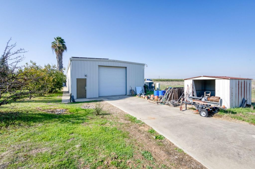 Image 70 of property listing at 4715 E Copper Avenue, Clovis, CA 93619