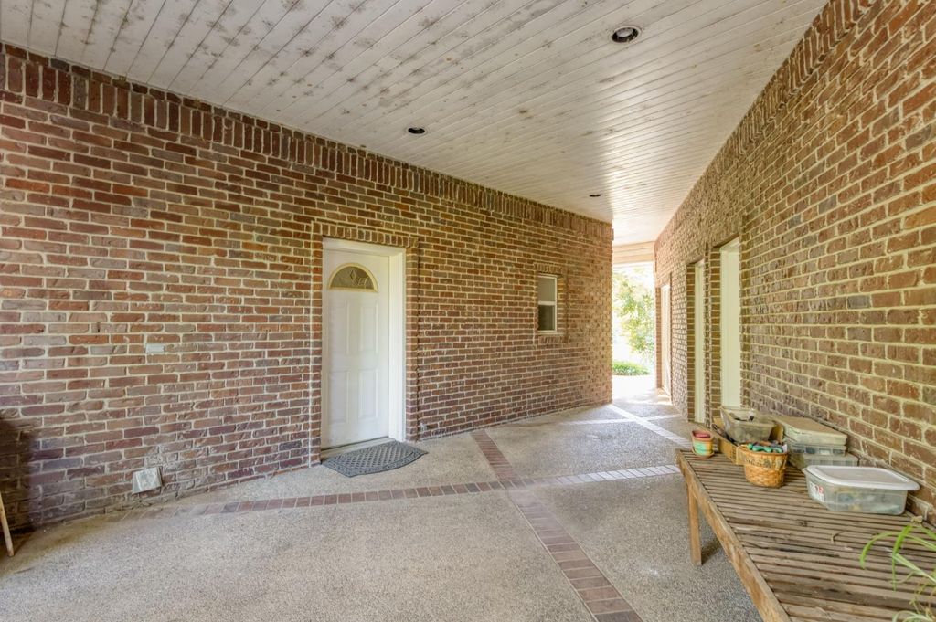 Image 87 of property listing at 4715 E Copper Avenue, Clovis, CA 93619