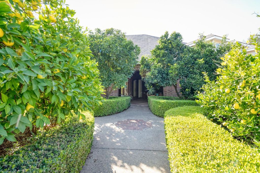 Image 88 of property listing at 4715 E Copper Avenue, Clovis, CA 93619