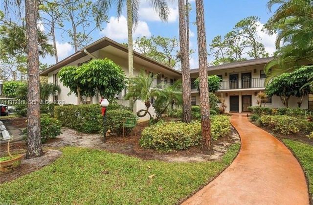 1765 Courtyard Way 103, Naples, FL 34112
