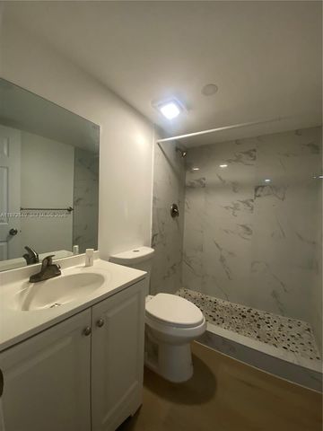 1765 Courtyard Way 103, Naples, FL 34112