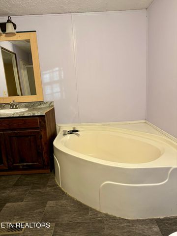 230 Company Circle, Helenwood, TN 37755