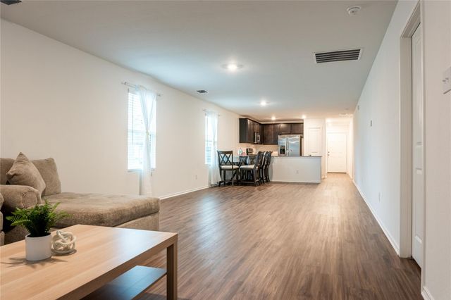 406 Halfmoon DR, Lockhart, TX 78644