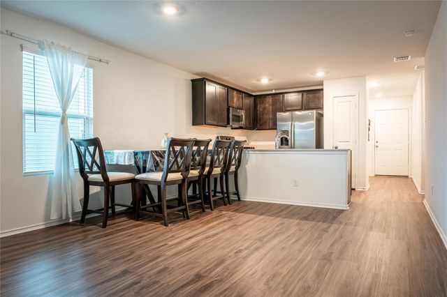 406 Halfmoon DR, Lockhart, TX 78644