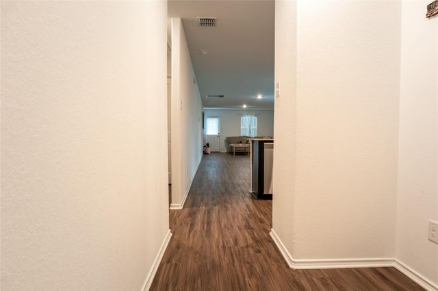 406 Halfmoon DR, Lockhart, TX 78644