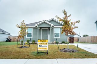 406 Halfmoon DR, Lockhart, TX 78644