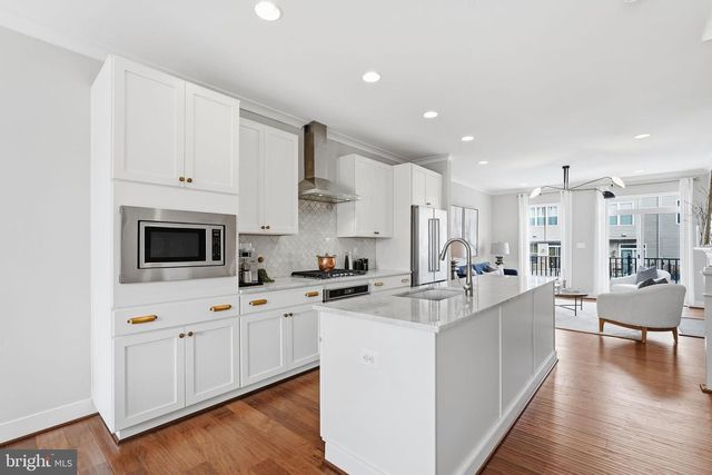 23000 LAVALLETTE SQ, Brambleton, VA 20148