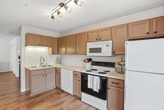 13229 Bush Lane, Eden Prairie, MN 55347