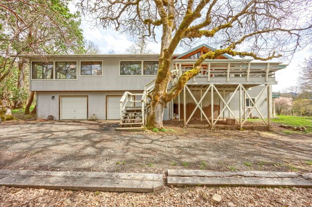 13645 E Evans Creek Road, Rogue River, OR 97537