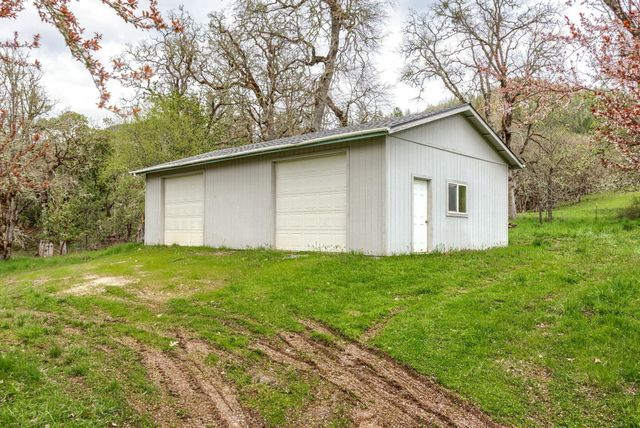 13645 E Evans Creek Road, Rogue River, OR 97537