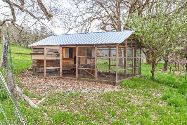 13645 E Evans Creek Road, Rogue River, OR 97537