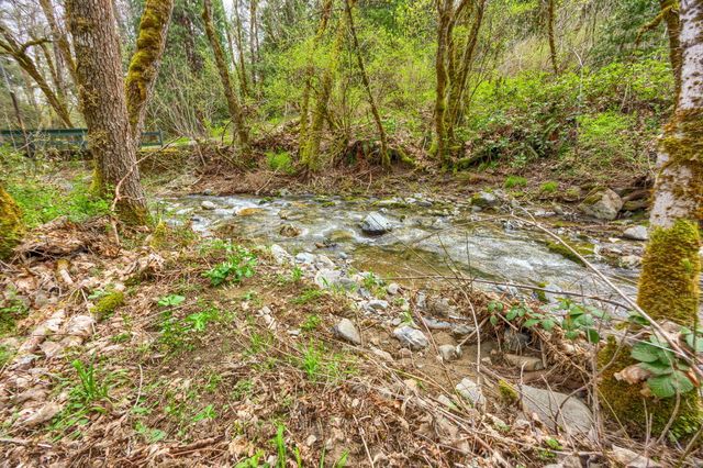 13645 E Evans Creek Road, Rogue River, OR 97537