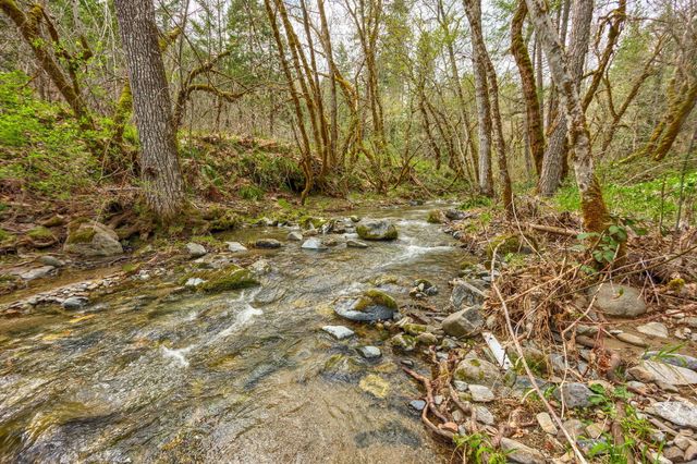 13645 E Evans Creek Road, Rogue River, OR 97537