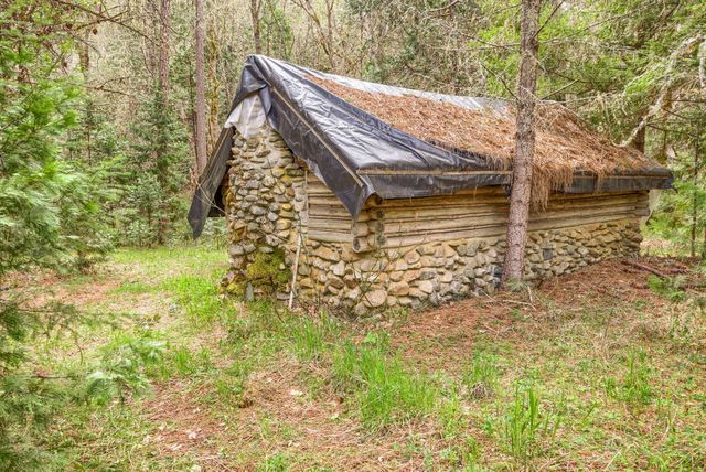 13645 E Evans Creek Road, Rogue River, OR 97537