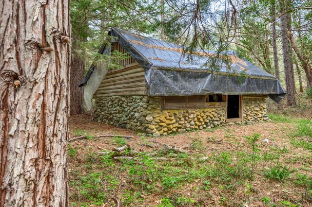 13645 E Evans Creek Road, Rogue River, OR 97537