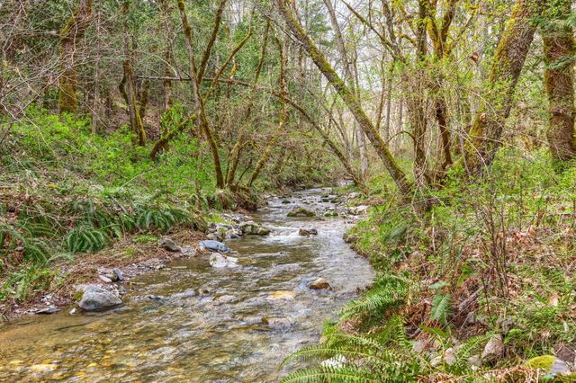 13645 E Evans Creek Road, Rogue River, OR 97537