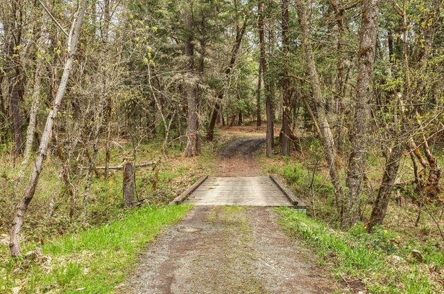 13645 E Evans Creek Road, Rogue River, OR 97537