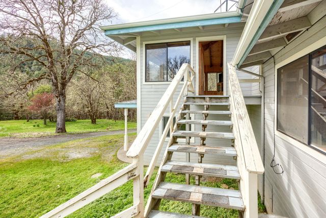 13645 E Evans Creek Road, Rogue River, OR 97537