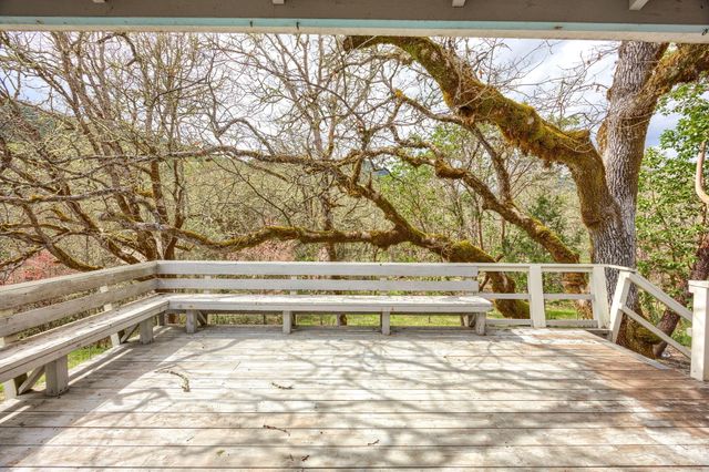 13645 E Evans Creek Road, Rogue River, OR 97537