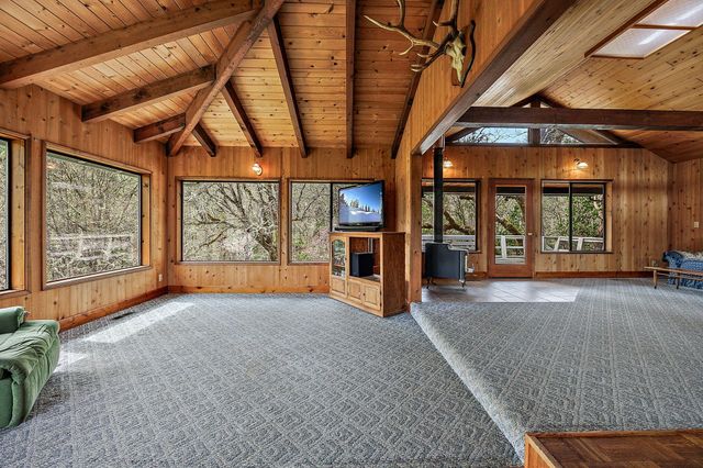 13645 E Evans Creek Road, Rogue River, OR 97537
