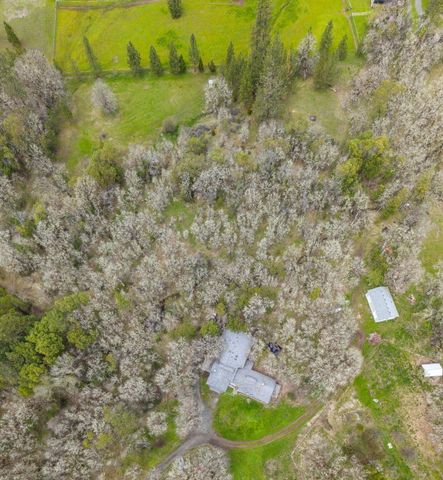 13645 E Evans Creek Road, Rogue River, OR 97537
