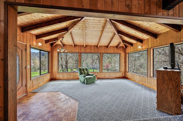 13645 E Evans Creek Road, Rogue River, OR 97537