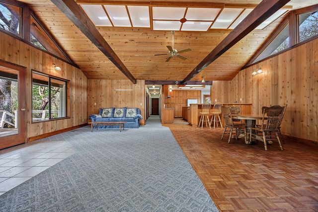 13645 E Evans Creek Road, Rogue River, OR 97537