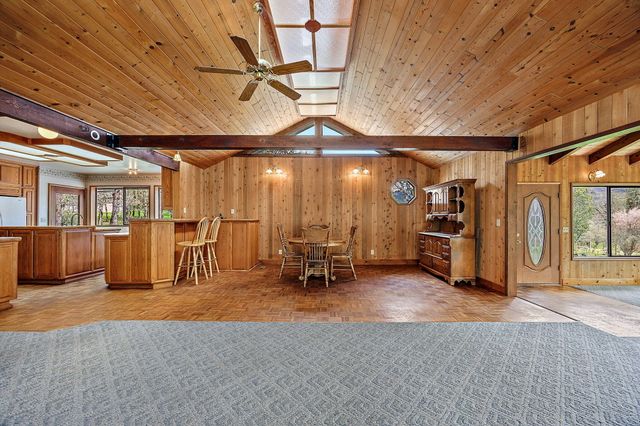 13645 E Evans Creek Road, Rogue River, OR 97537