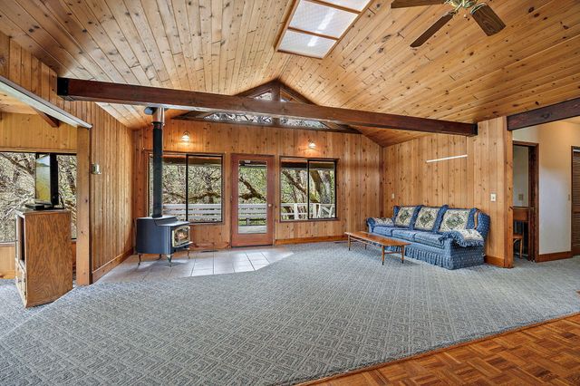 13645 E Evans Creek Road, Rogue River, OR 97537