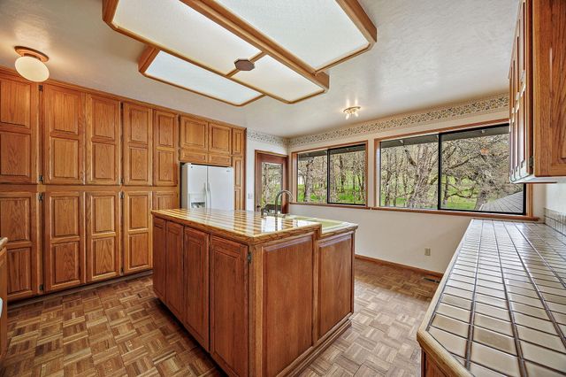 13645 E Evans Creek Road, Rogue River, OR 97537