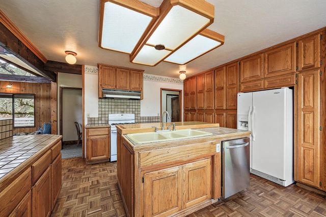 13645 E Evans Creek Road, Rogue River, OR 97537