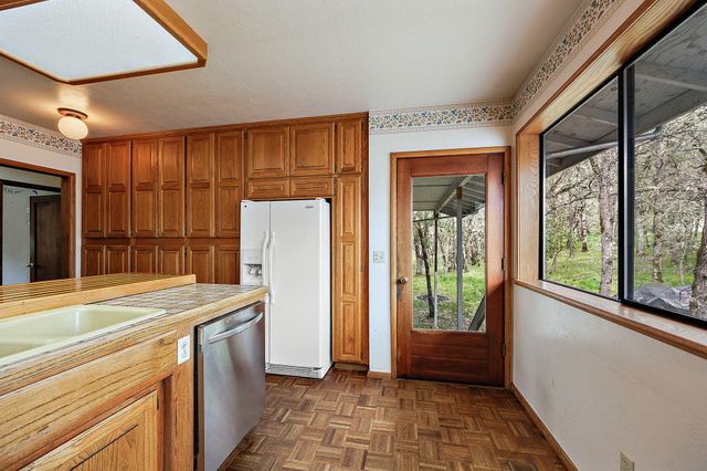 13645 E Evans Creek Road, Rogue River, OR 97537