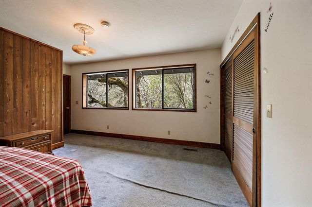 13645 E Evans Creek Road, Rogue River, OR 97537