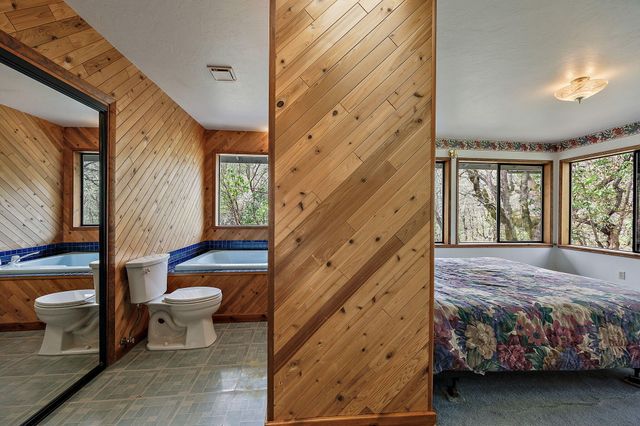 13645 E Evans Creek Road, Rogue River, OR 97537