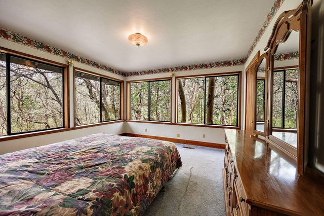 13645 E Evans Creek Road, Rogue River, OR 97537