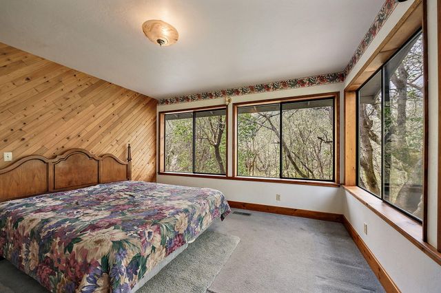 13645 E Evans Creek Road, Rogue River, OR 97537