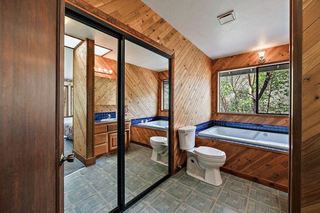 13645 E Evans Creek Road, Rogue River, OR 97537