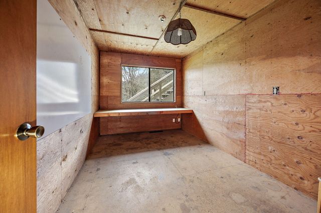 13645 E Evans Creek Road, Rogue River, OR 97537