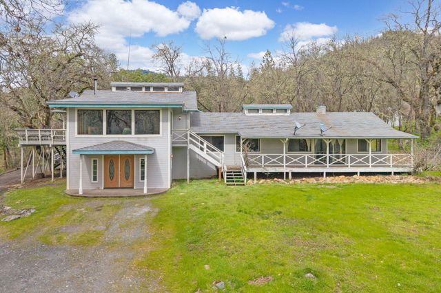 13645 E Evans Creek Road, Rogue River, OR 97537