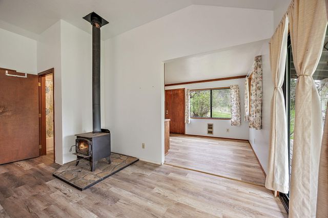 13645 E Evans Creek Road, Rogue River, OR 97537