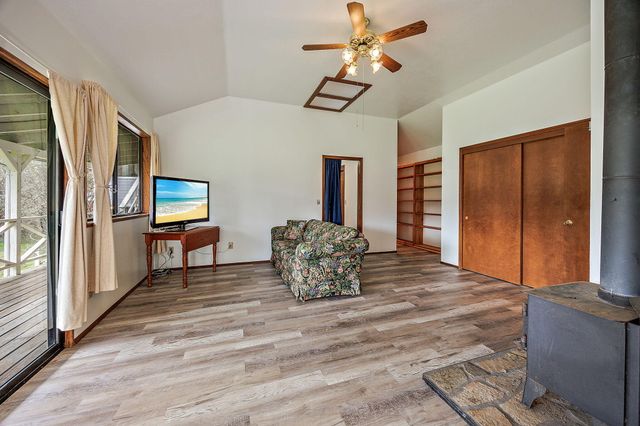 13645 E Evans Creek Road, Rogue River, OR 97537