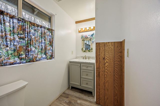 13645 E Evans Creek Road, Rogue River, OR 97537