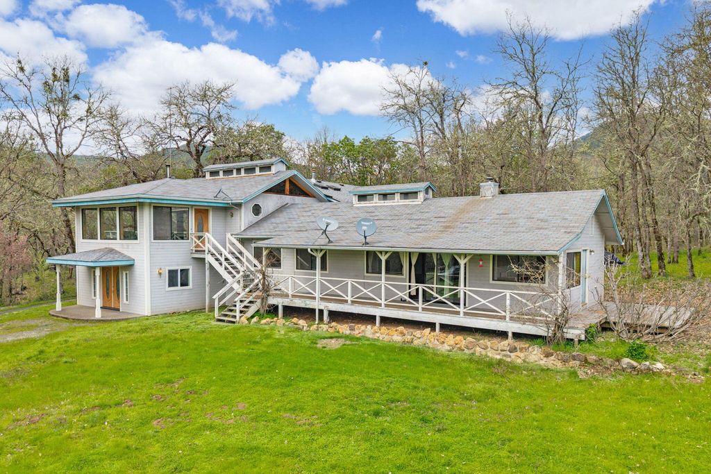 13645 E Evans Creek Road, Rogue River, OR 97537